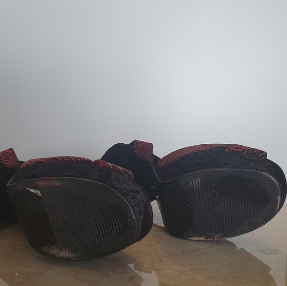 Gossip Black and Red Heels - Picture 4 of 5